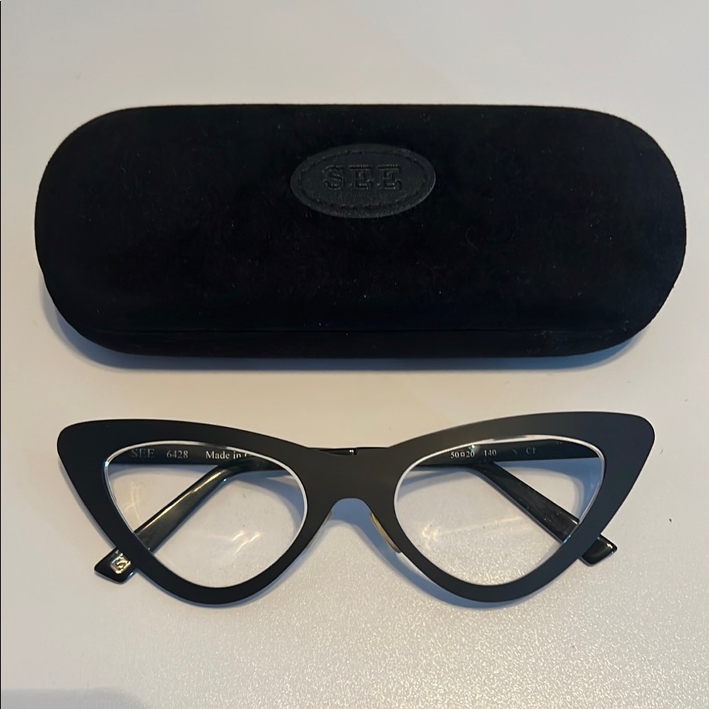 Black Cat-Eye Glasses with Retro Design